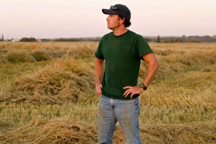 Online Dating Profile Photo Tips For Men — From A Woman Who Isn’t Afraid To Get Her Boots Dirty